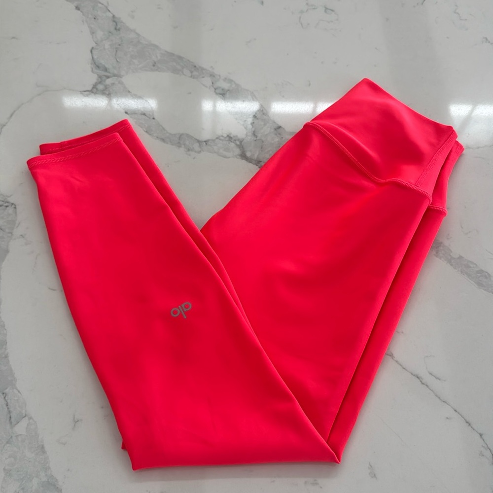 ALO Yoga High-Rise Leggings in Bright Pink